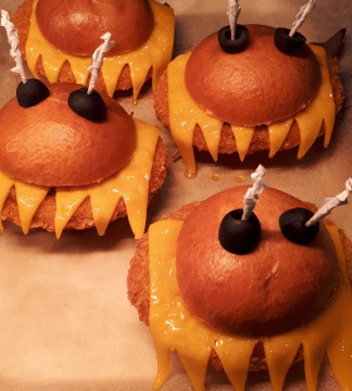 monsterbroodje met kaas themaweek halloween Catering van t Hooge